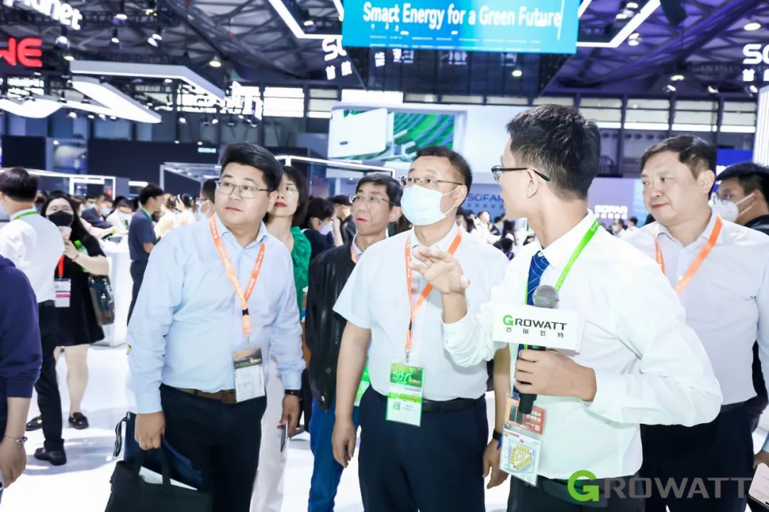覃明东总经理一行参观了mk体育展台